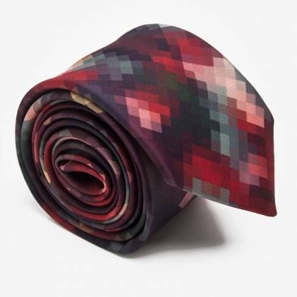 Krawat Ginee PIXEL Marthu. Krawat satynowy w kwadraty, piksele. Krawat bordowy na wesele do garnituru. Modne krawaty