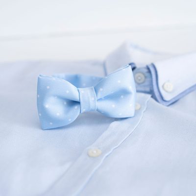 Błękitna muszka dla chłopca w groszki