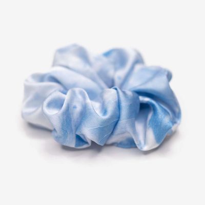 błękitna gumka scrunchie